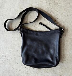 Vintage Coach Black Leather Shoulder Bag Lining Zip Pockets N. E39 9328